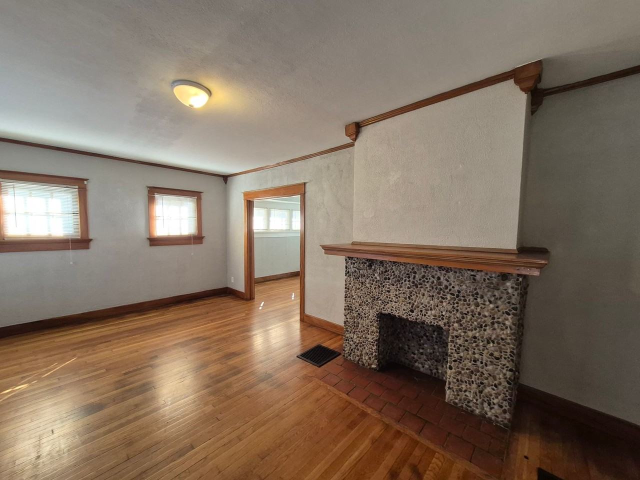 412 Knecht Dr - Photo 3 of 16