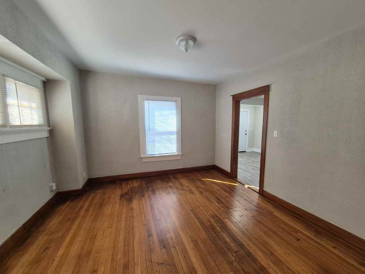 412 Knecht Dr - Photo 4 of 16