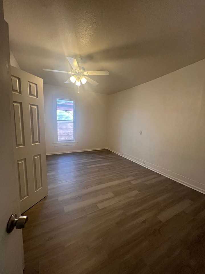 804 E Calhoun Ave - Photo 5 of 9