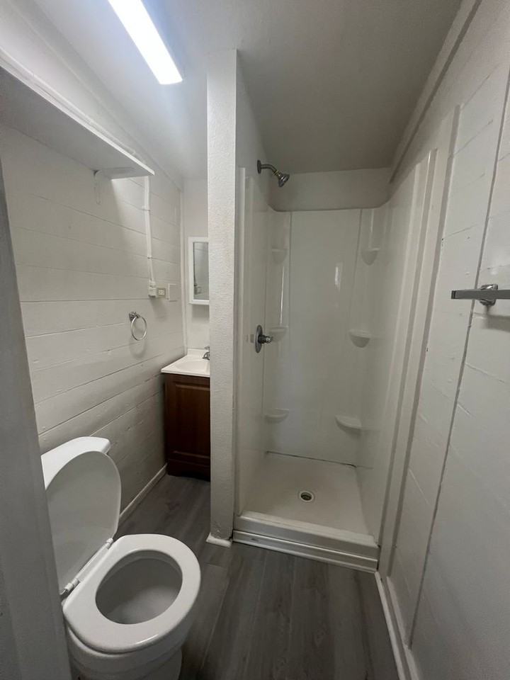 804 E Calhoun Ave - Photo 7 of 9