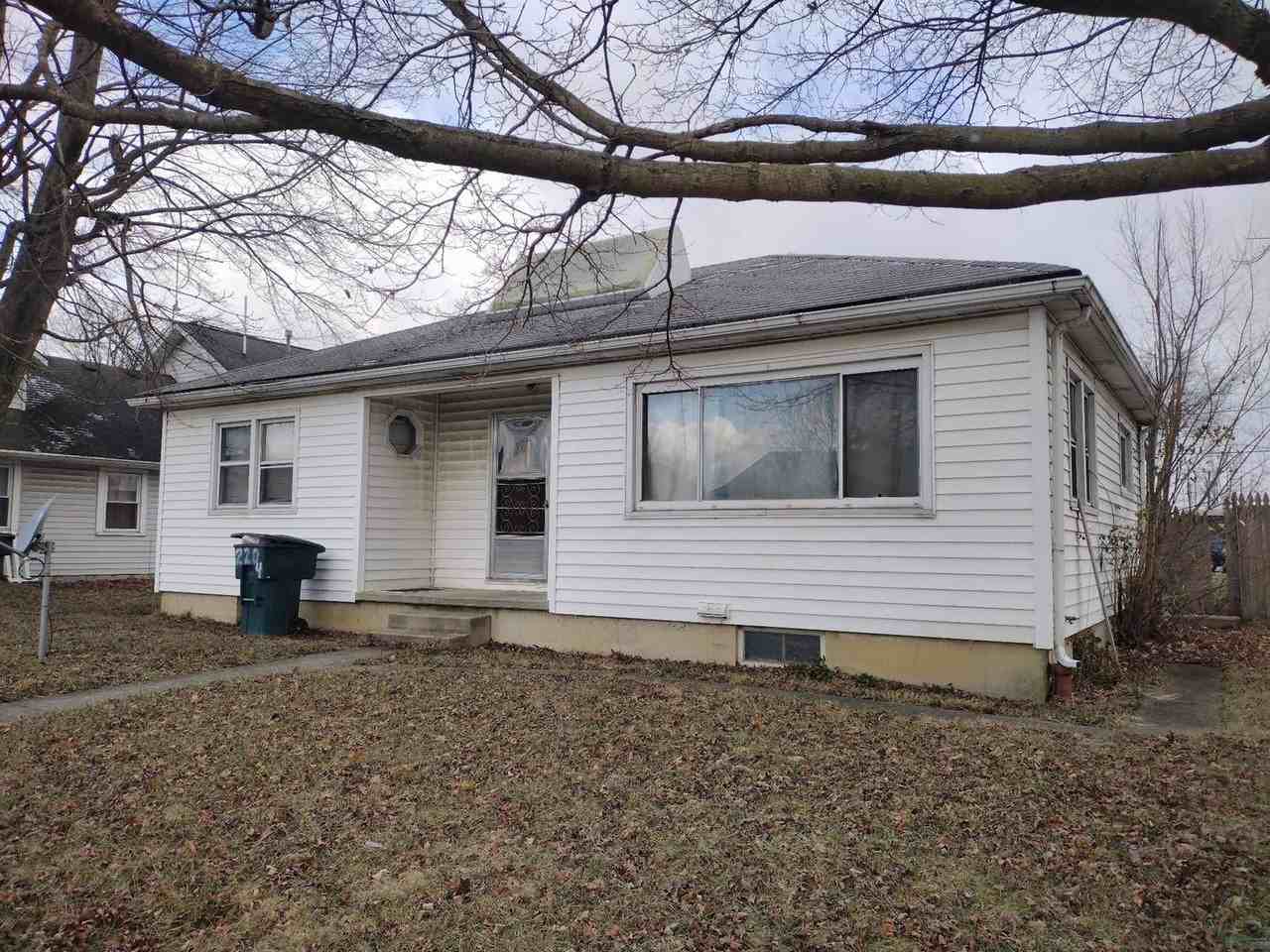 2204 W 8th St - Photo 4 of 4