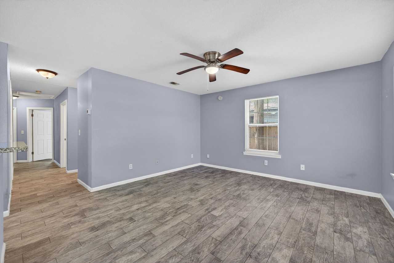 3212 Gilmore St - Photo 4 of 28