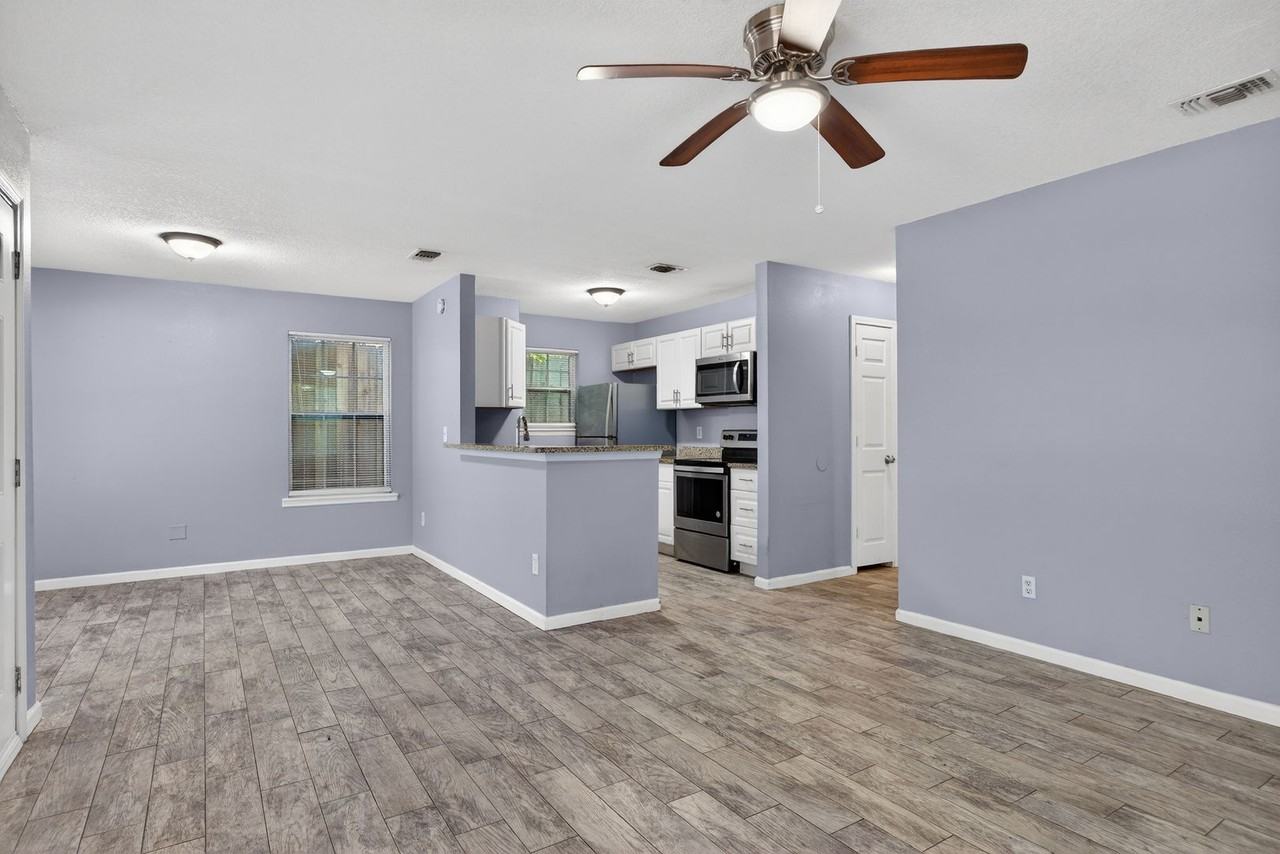 3212 Gilmore St - Photo 5 of 28