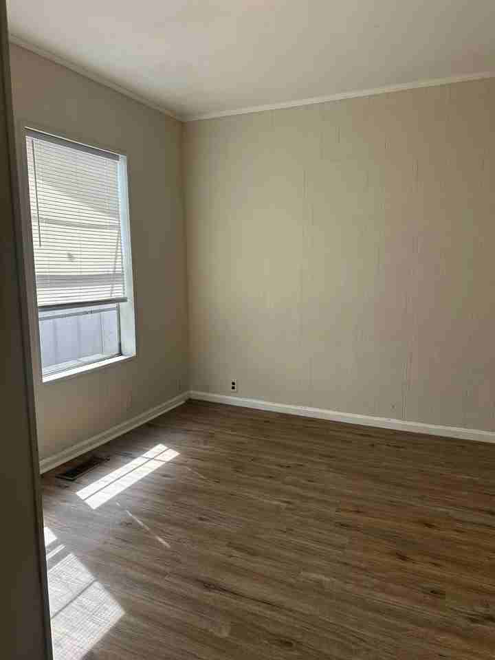 114 N Main St - Photo 4 of 17