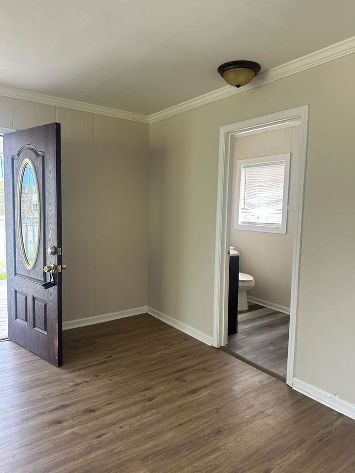 114 N Main St - Photo 6 of 17