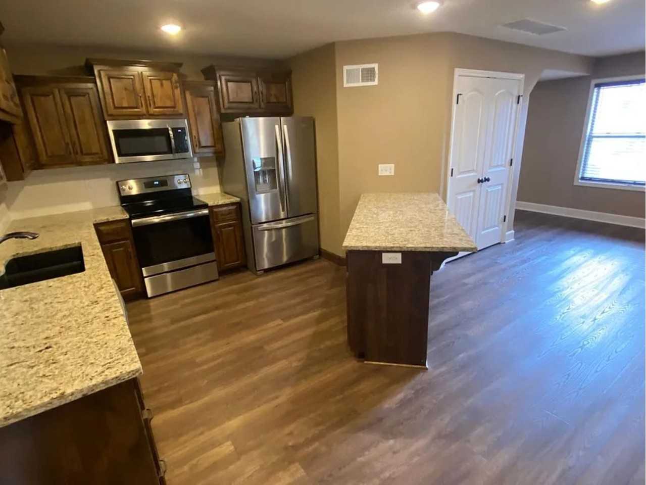 124 Ryan Ct - Photo 2 of 9