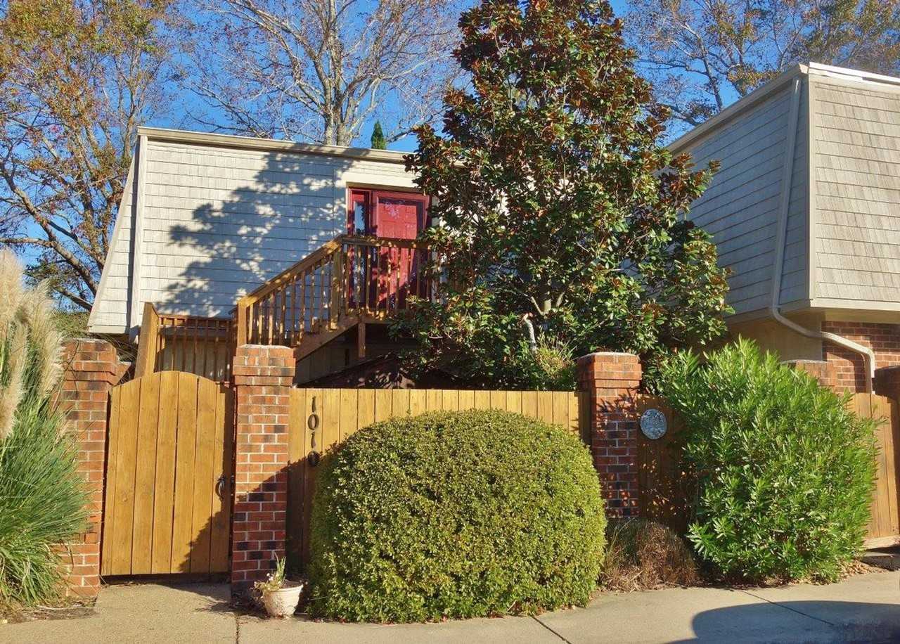 1010 Lands End Way - Photo 2 of 36