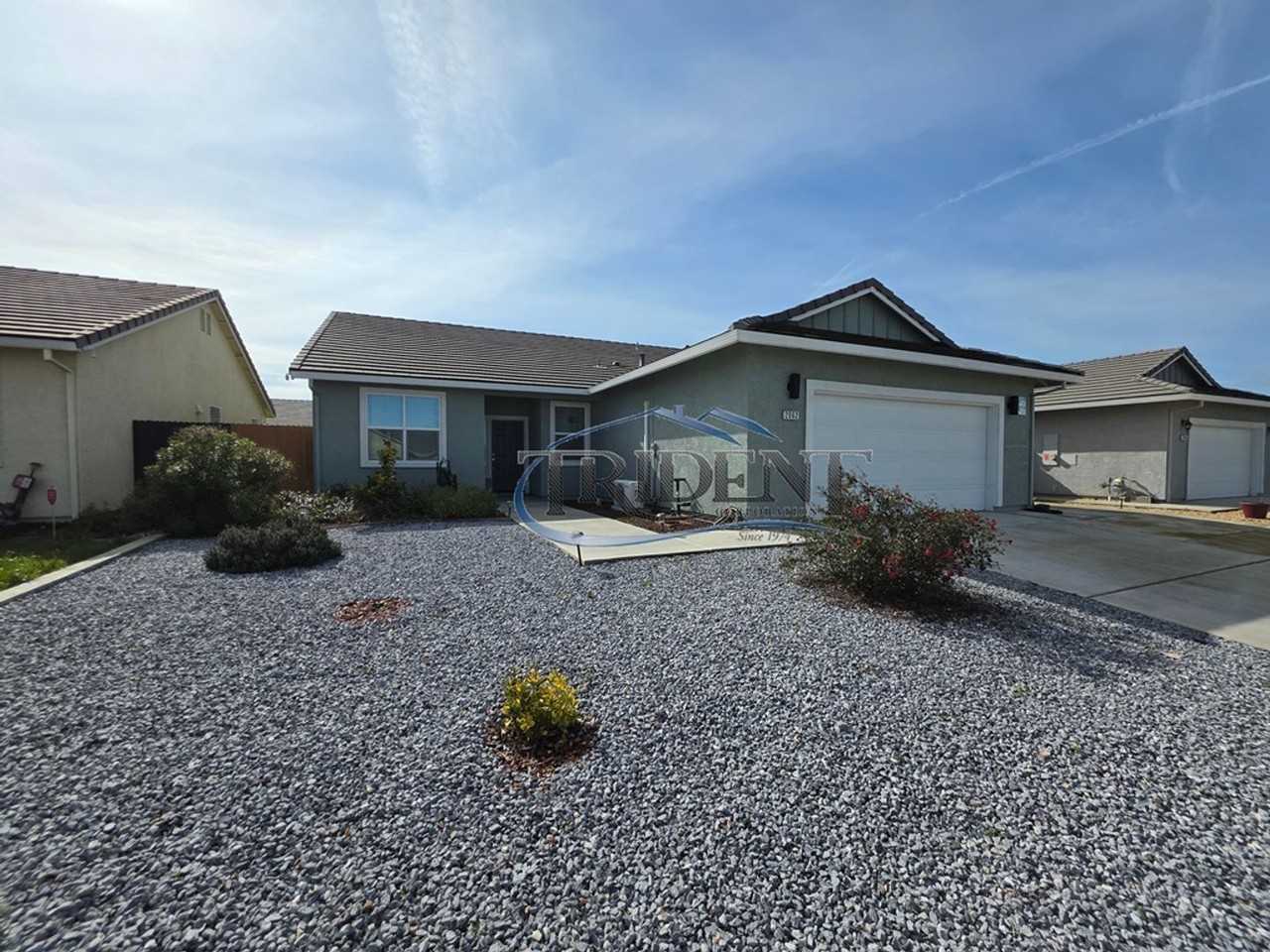 2062 River Rock Dr - Photo 2 of 23