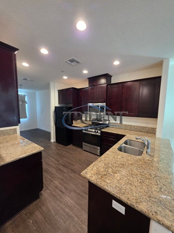 2062 River Rock Dr - Photo 5 of 23