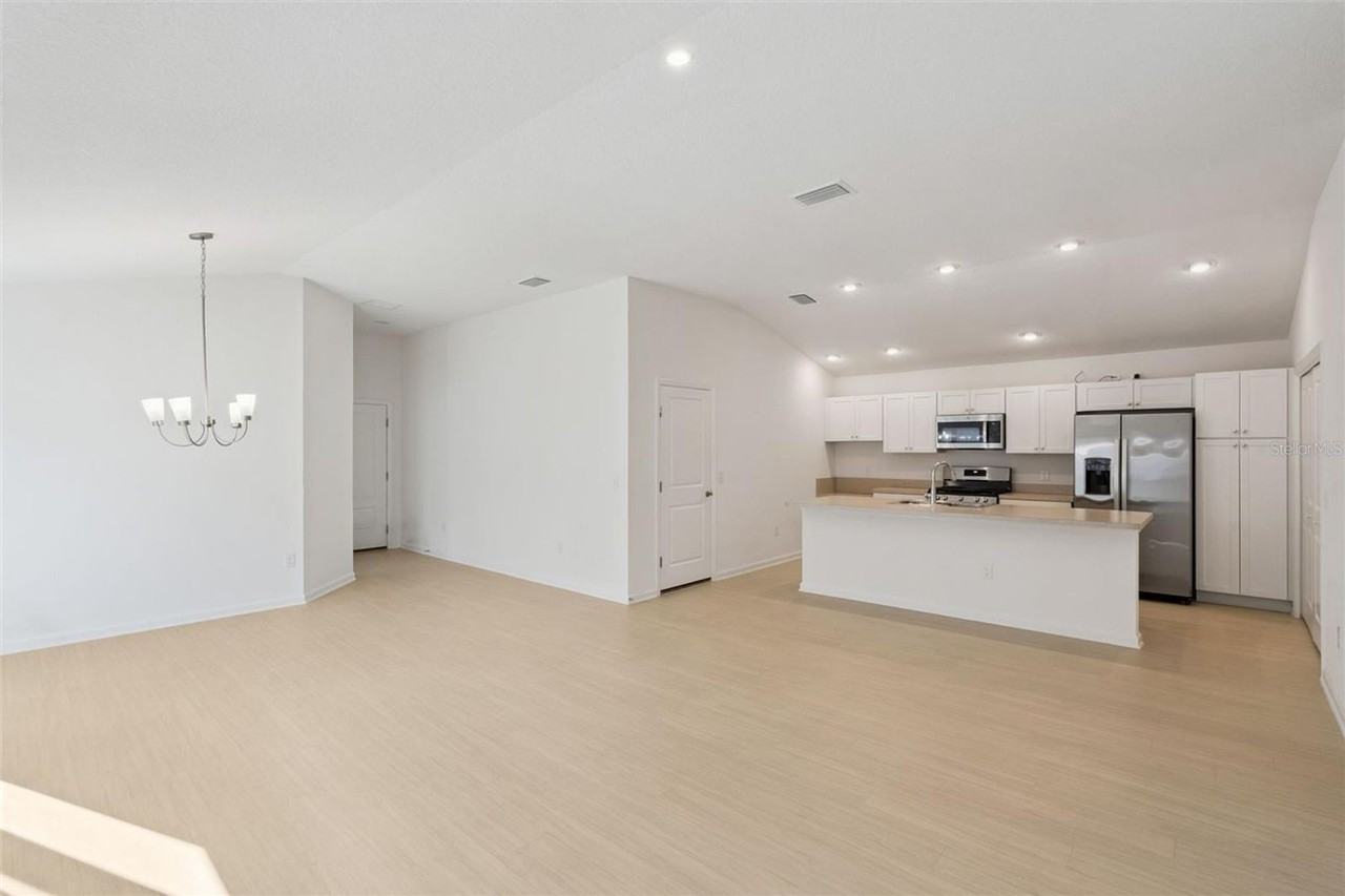 17548 Kuenher Ct - Photo 3 of 17