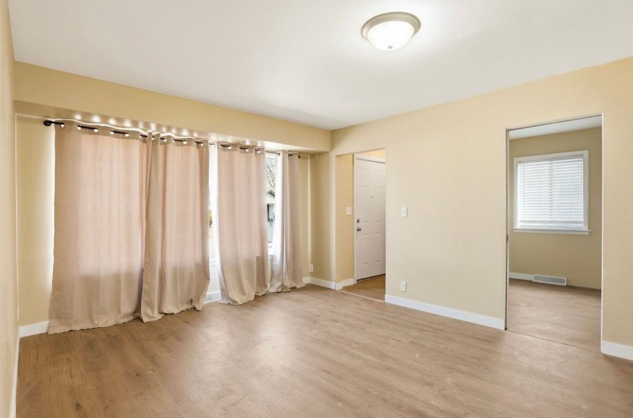 3328 Webber St - Photo 2 of 11