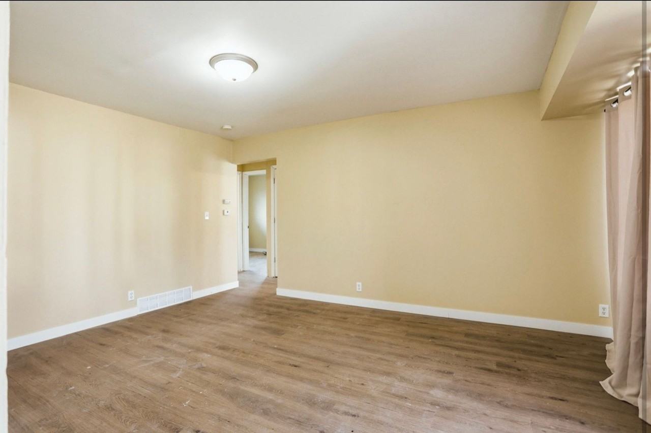 3328 Webber St - Photo 3 of 11