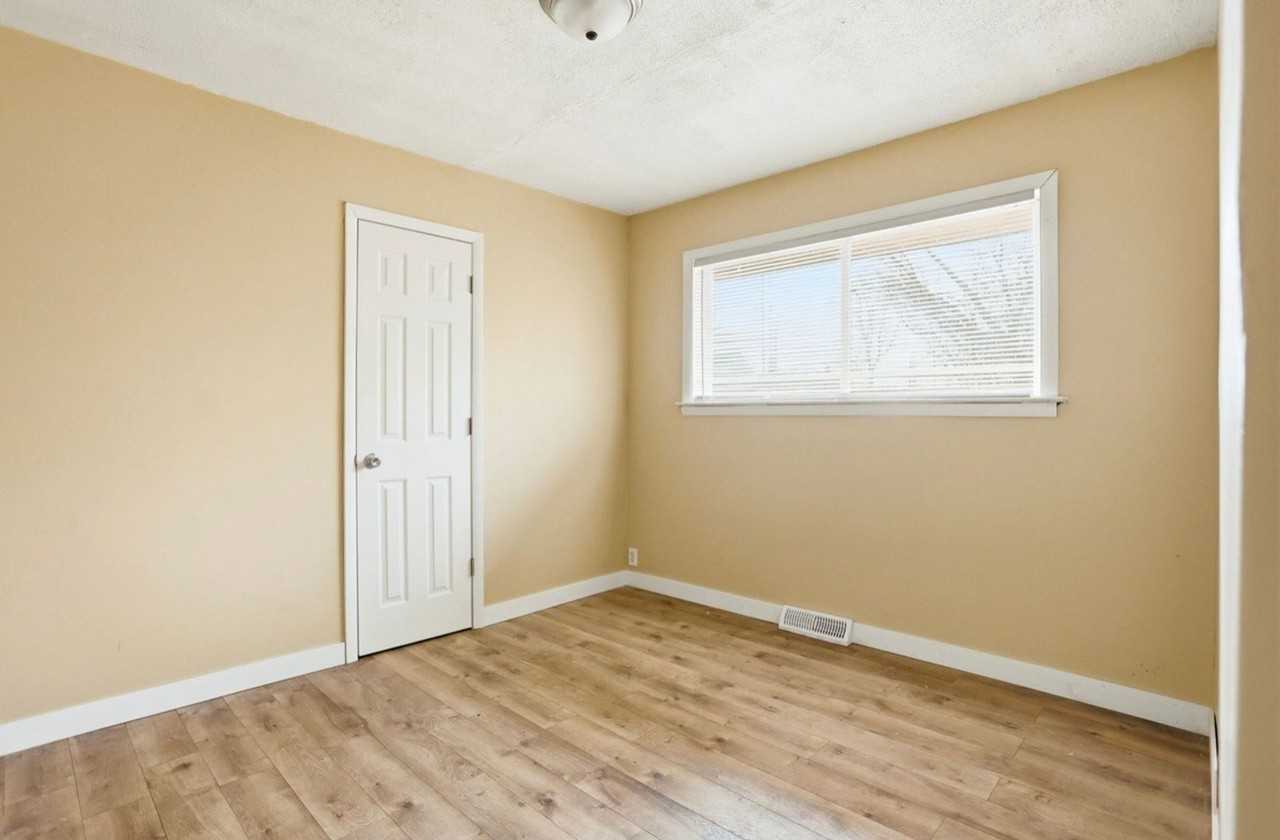 3328 Webber St - Photo 7 of 11