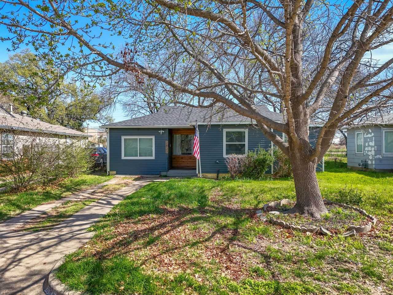 2837 S Hills Ave - Photo 2 of 36