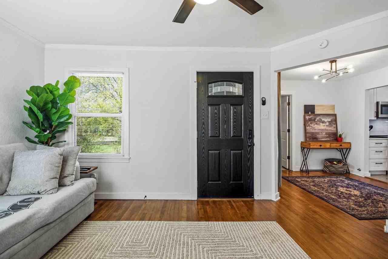 2837 S Hills Ave - Photo 6 of 36