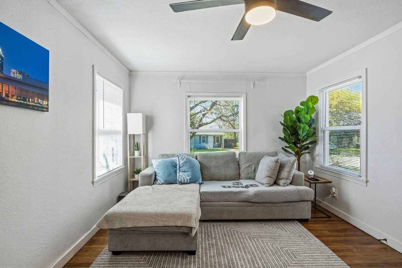 2837 S Hills Ave - Photo 7 of 36