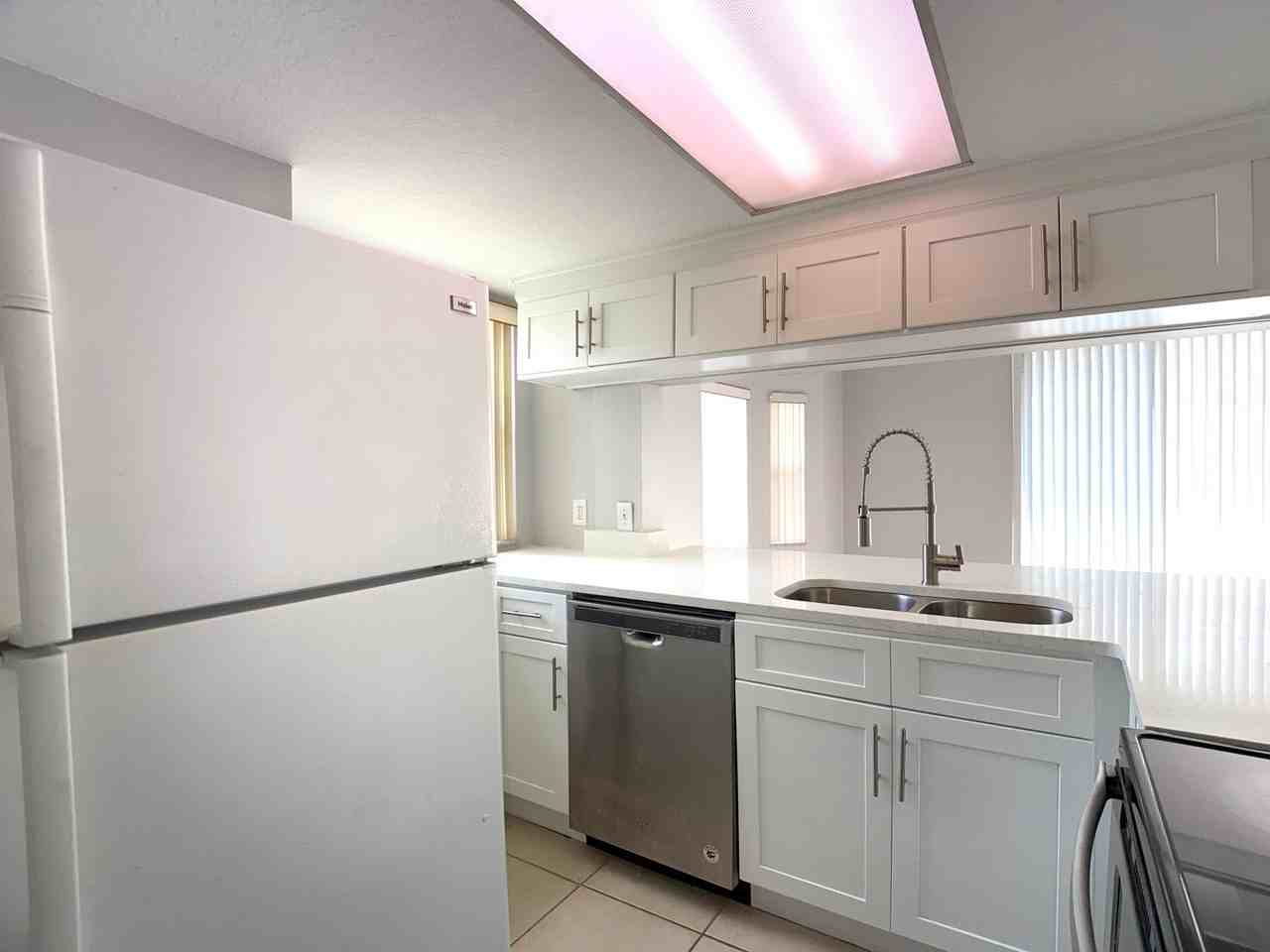 306 Mango - 2 Unit - Photo 3 of 35