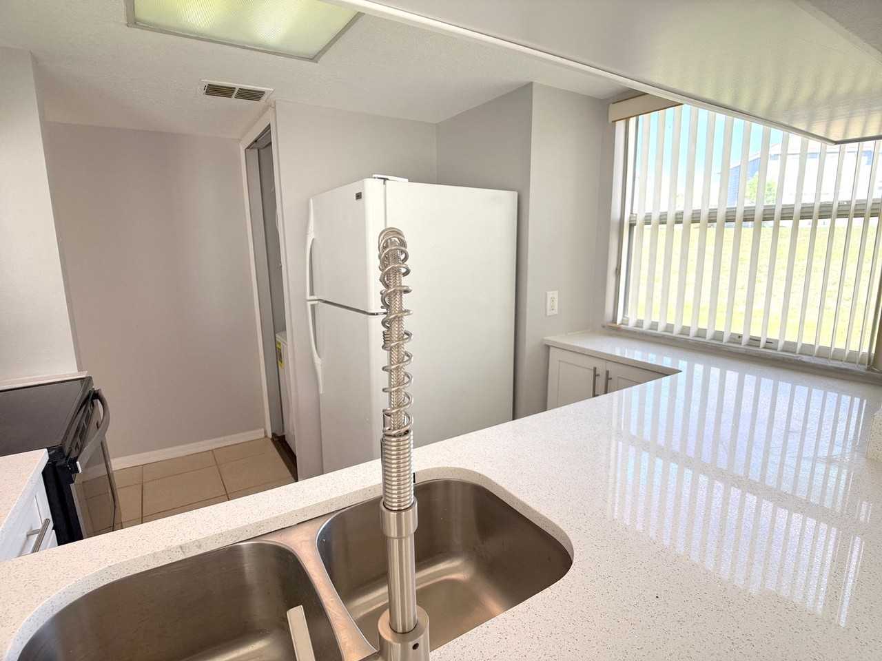 306 Mango - 2 Unit - Photo 5 of 35