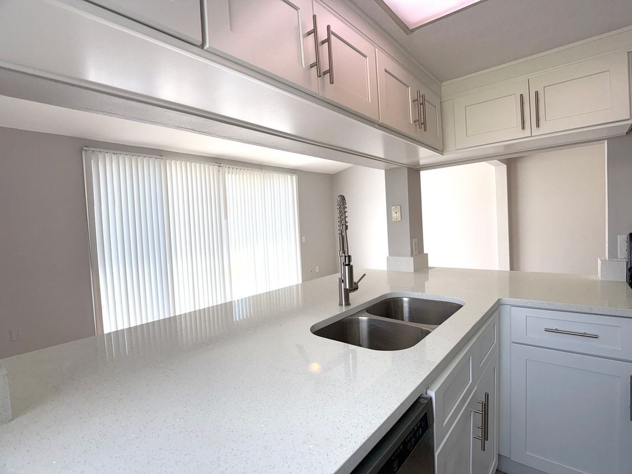 306 Mango - 2 Unit - Photo 7 of 35