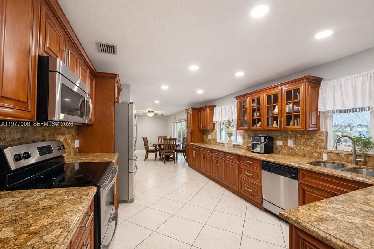 12901 Sw 191st St - Photo 2 of 17