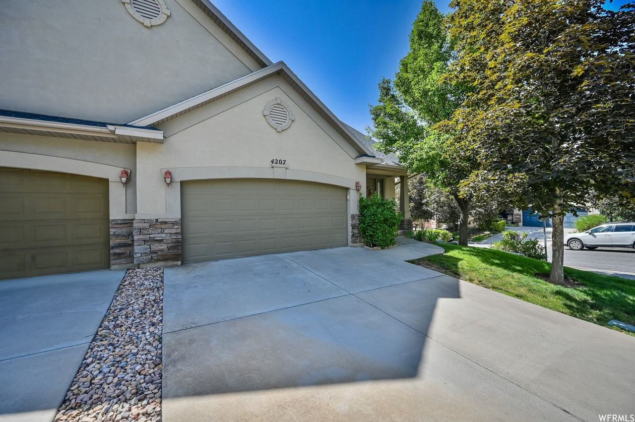 4207 N Pilgrims Cir - Photo 2 of 15