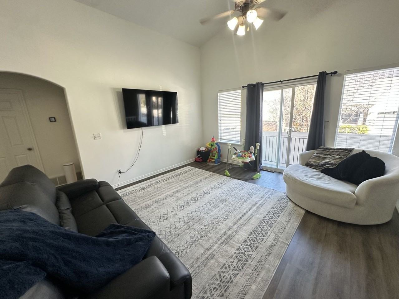 4207 N Pilgrims Cir - Photo 4 of 15