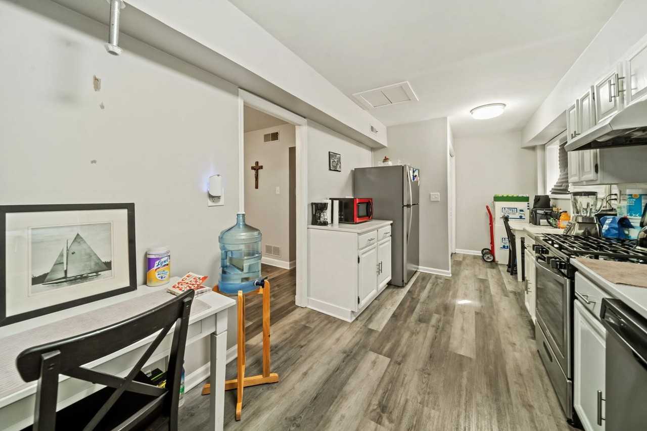 1436 Portsmouth Ave - Photo 2 of 28