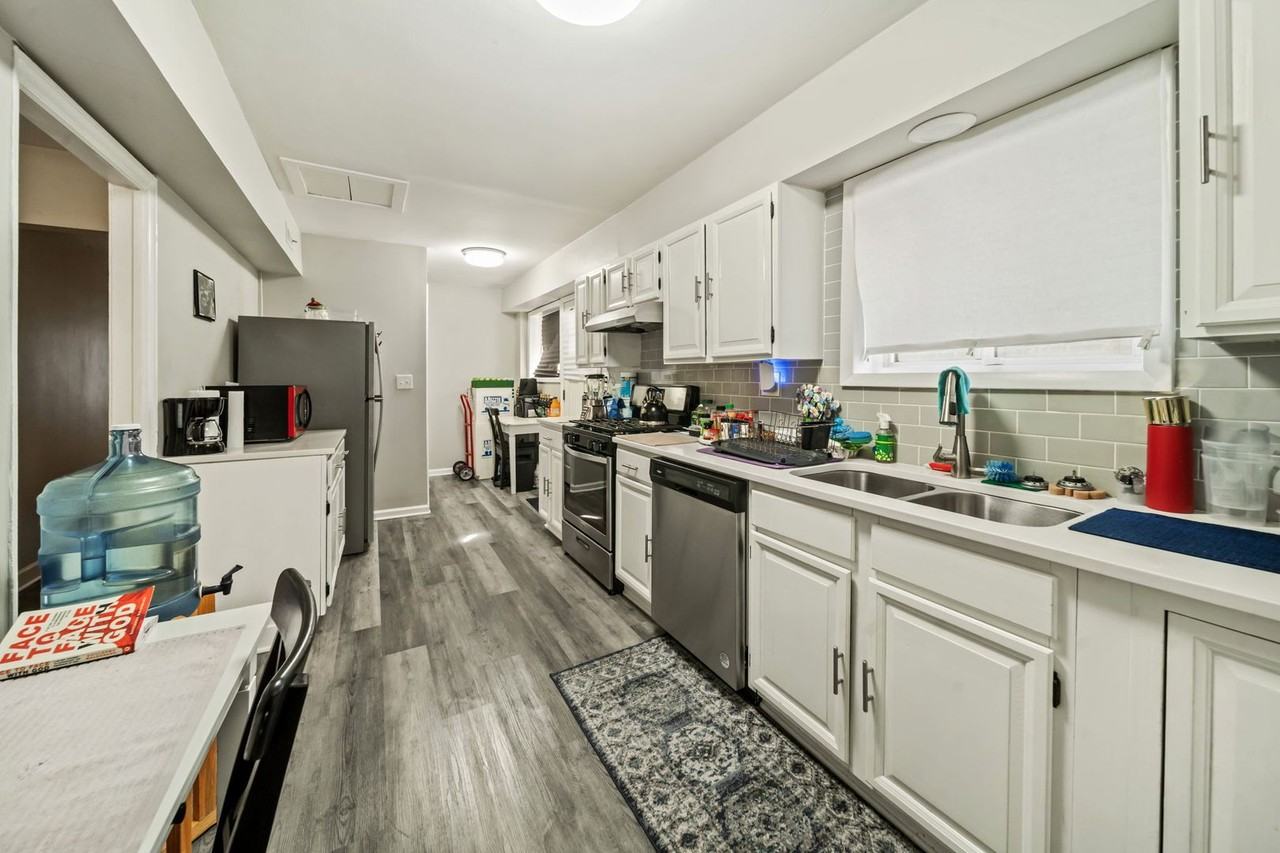 1436 Portsmouth Ave - Photo 3 of 28