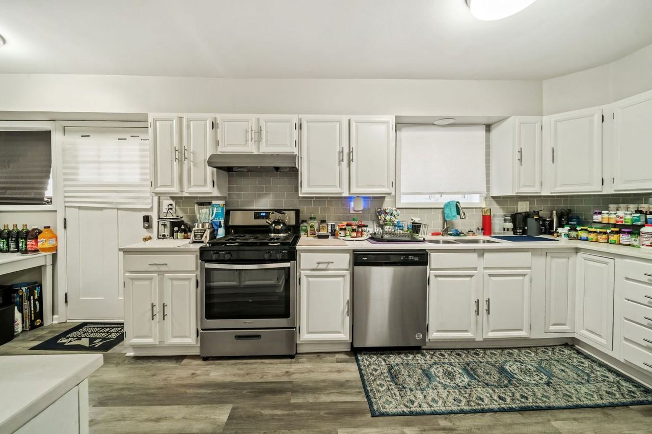 1436 Portsmouth Ave - Photo 4 of 28