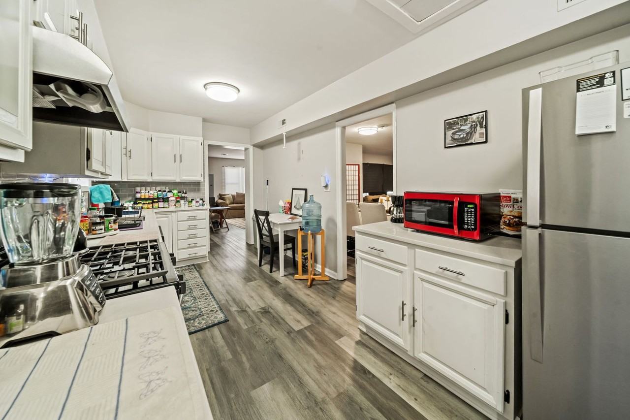 1436 Portsmouth Ave - Photo 5 of 28