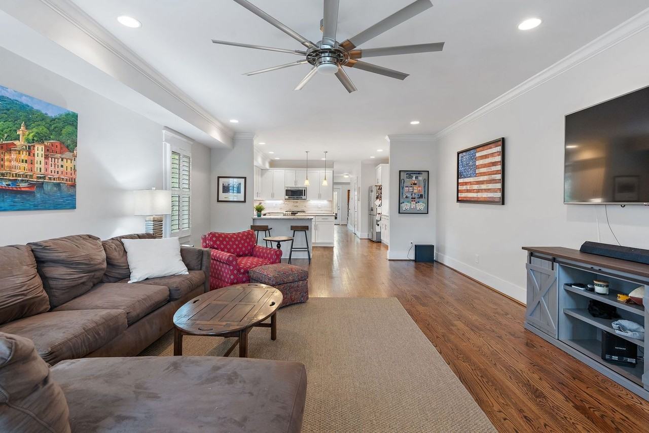 414B Saint Francis Ave - Photo 5 of 21