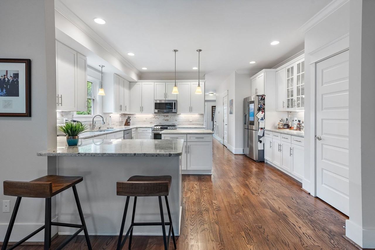 414B Saint Francis Ave - Photo 7 of 21