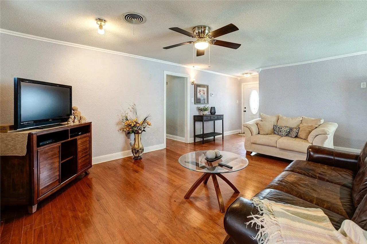 4802 S 6th St - Photo 6 of 34