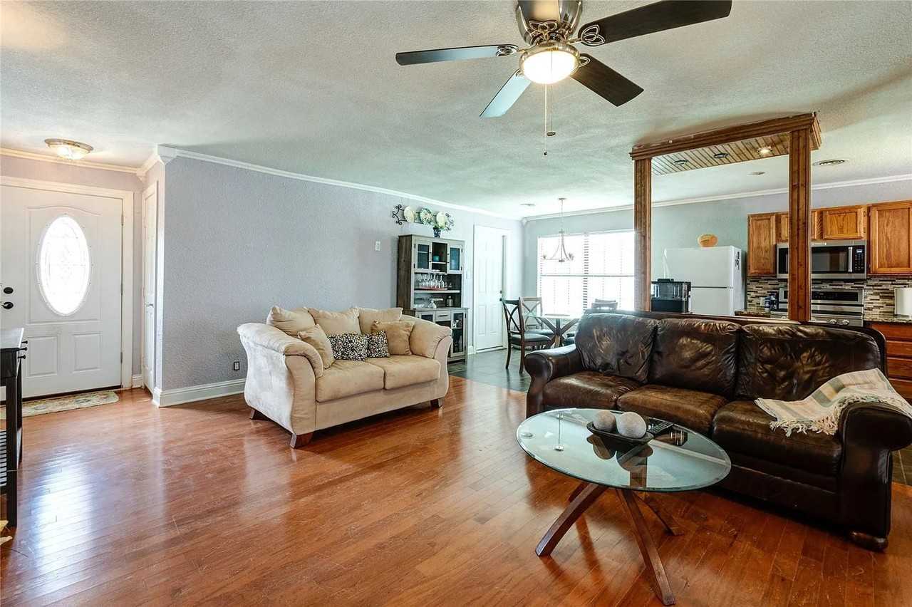 4802 S 6th St - Photo 7 of 34