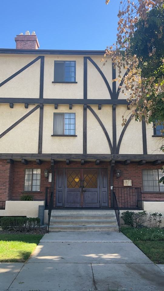 115 - 210 N Belmont - Photo 2 of 4