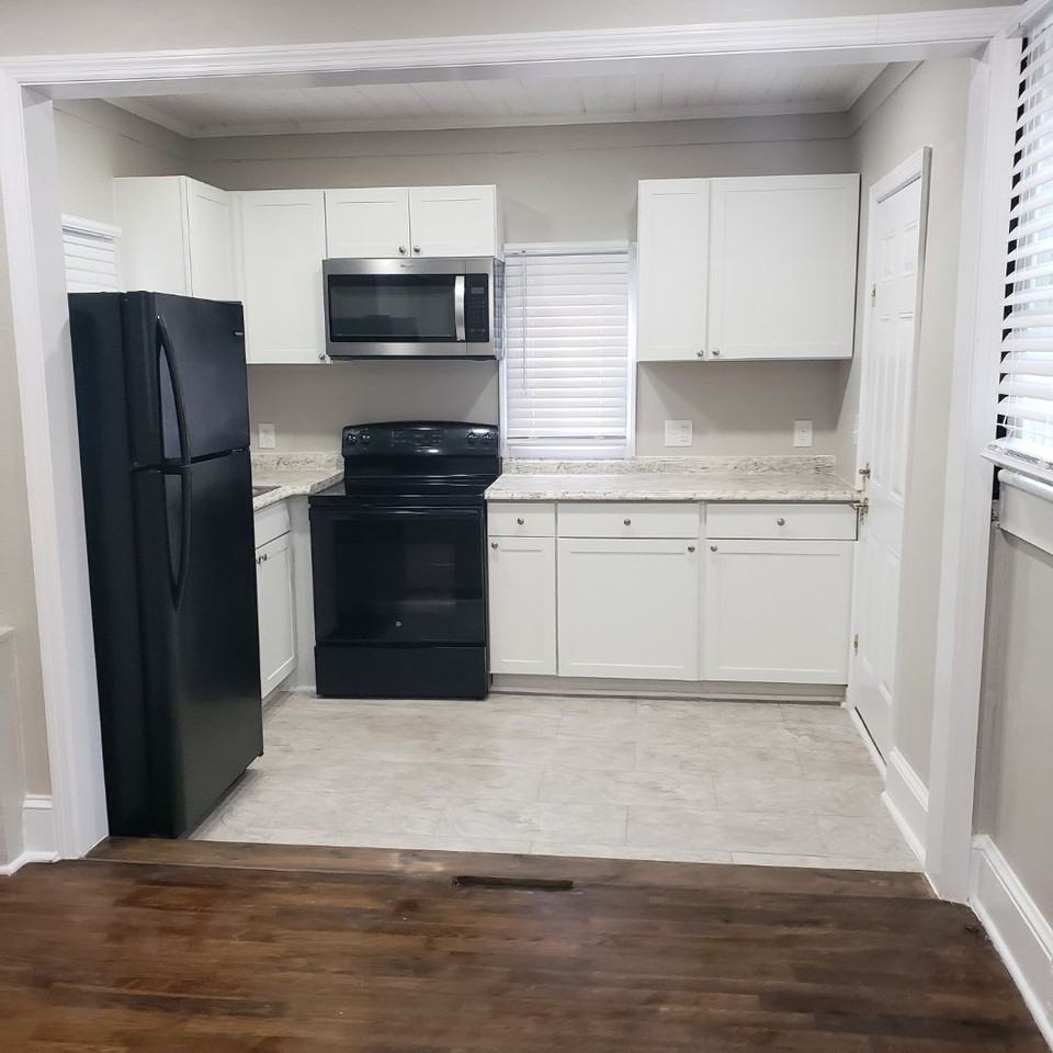 2766 Court Dr - Photo 4 of 13