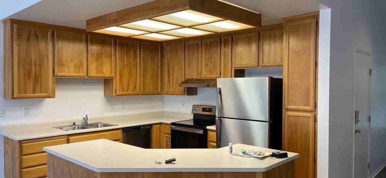 924 Zaragoza St - Photo 3 of 9