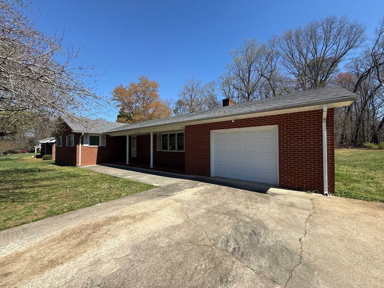 831 Delmonte Dr - Photo 2 of 18