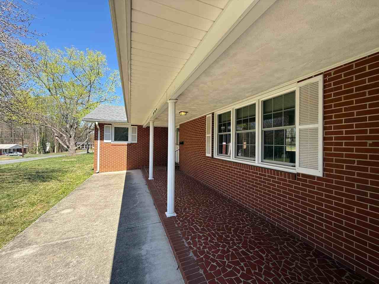 831 Delmonte Dr - Photo 3 of 18