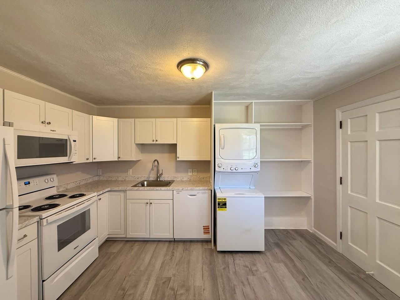 831 Delmonte Dr - Photo 4 of 18