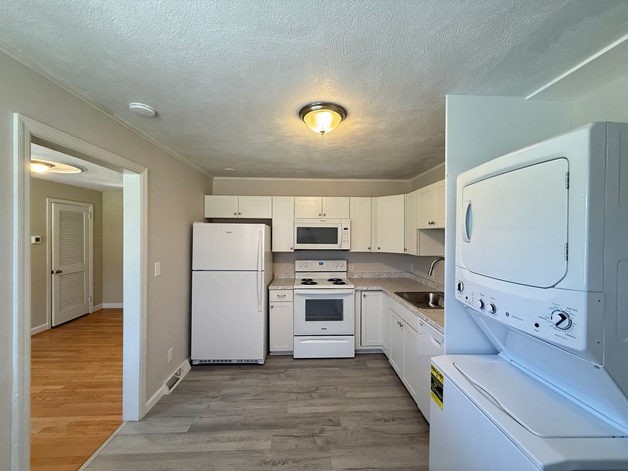 831 Delmonte Dr - Photo 6 of 18