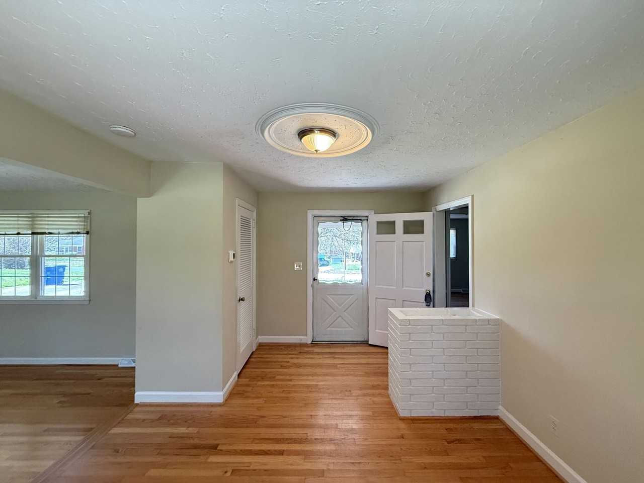 831 Delmonte Dr - Photo 7 of 18