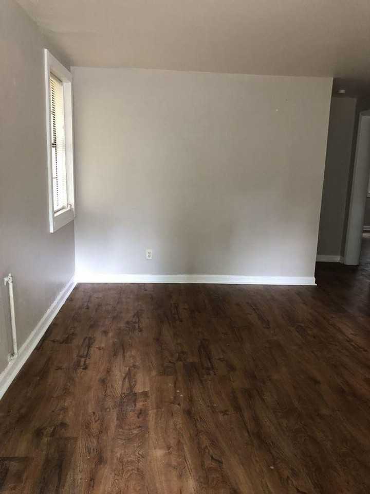 1117 E 32nd St #A - Photo 3 of 26