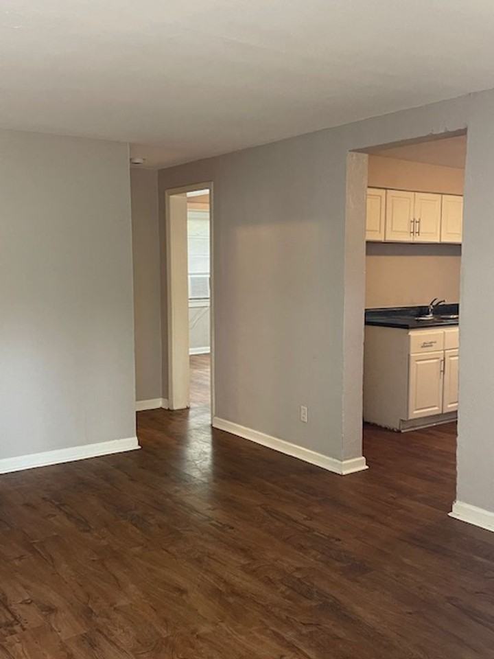 1117 E 32nd St #A - Photo 4 of 26