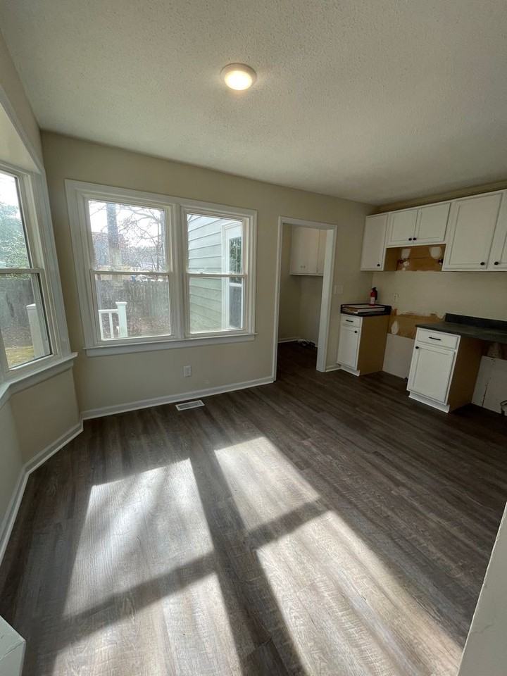 3323 Christopher Dr Nw Apt A - Photo 6 of 11