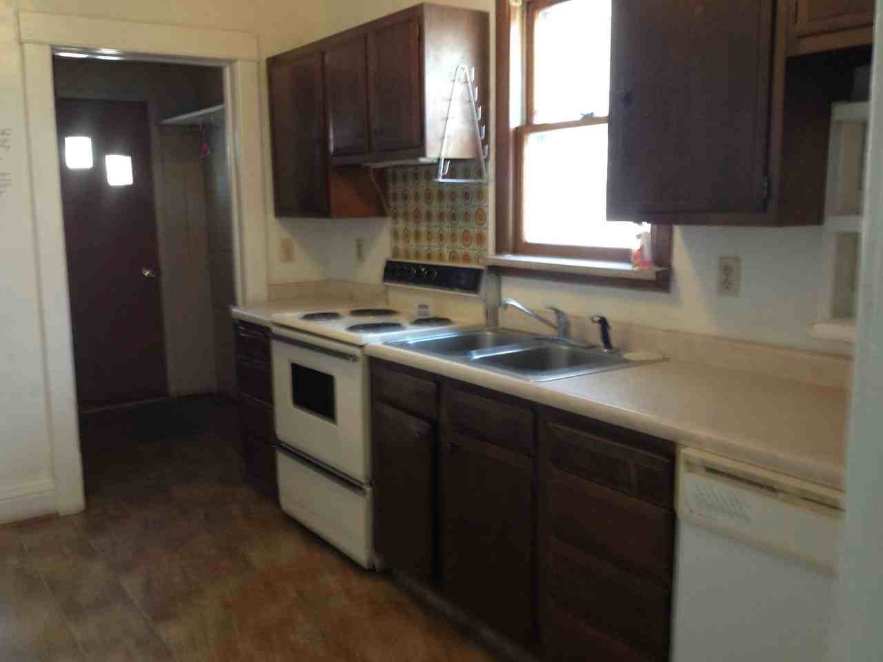 420 4th St Se - Photo 2 of 6