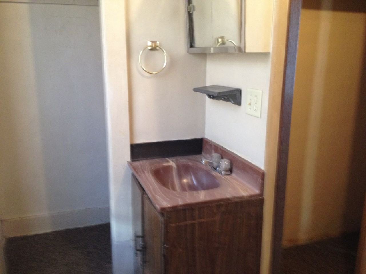 420 4th St Se - Photo 4 of 6