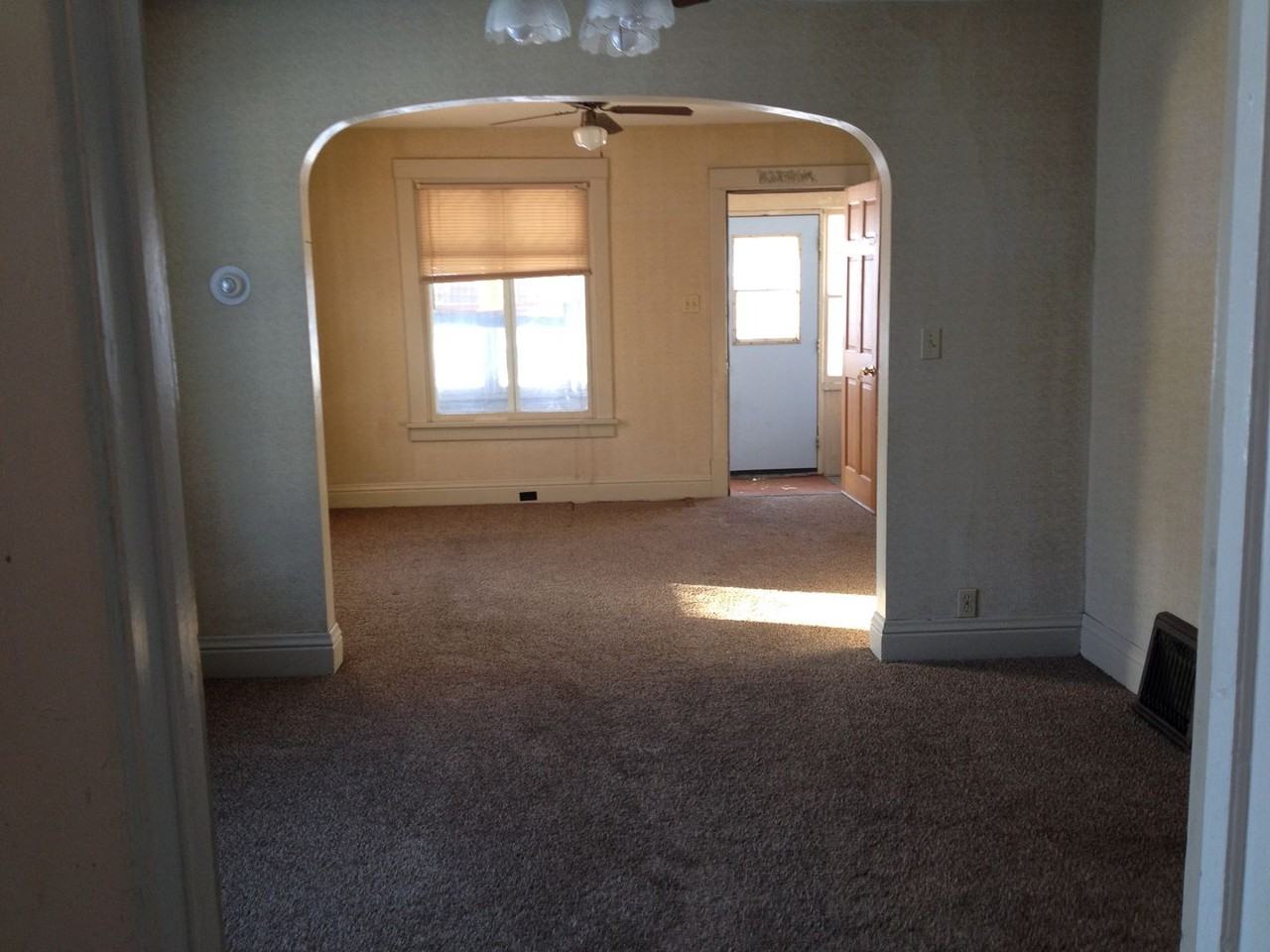 420 4th St Se - Photo 6 of 6