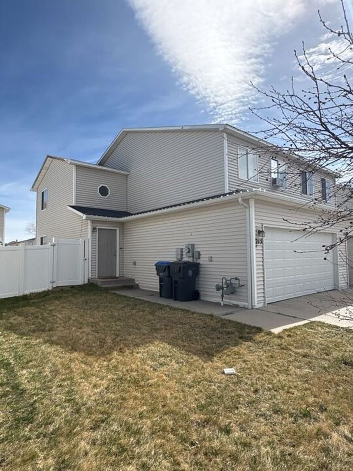 215 Arkel Way - Photo 2 of 2