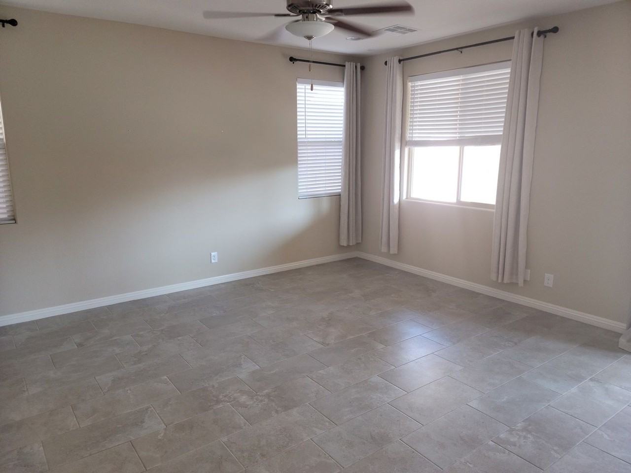 2919 Tremont Ave - Photo 2 of 23